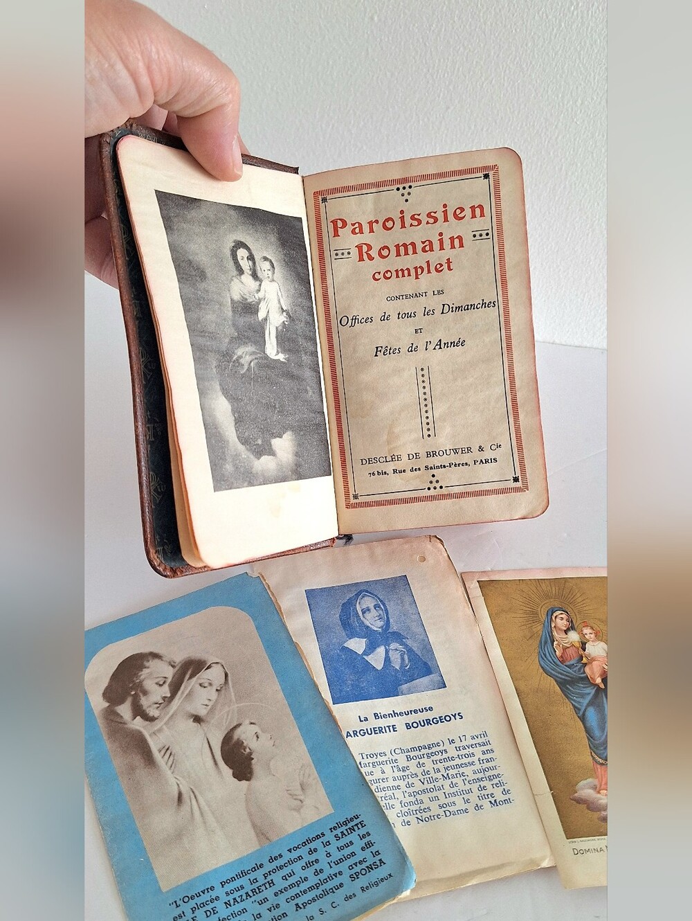 Paroissien Romain 1946 Avec Feuillets Religieux